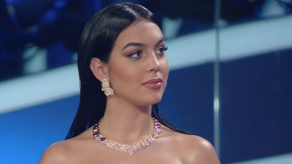 Georgina Rodriguez di profilo