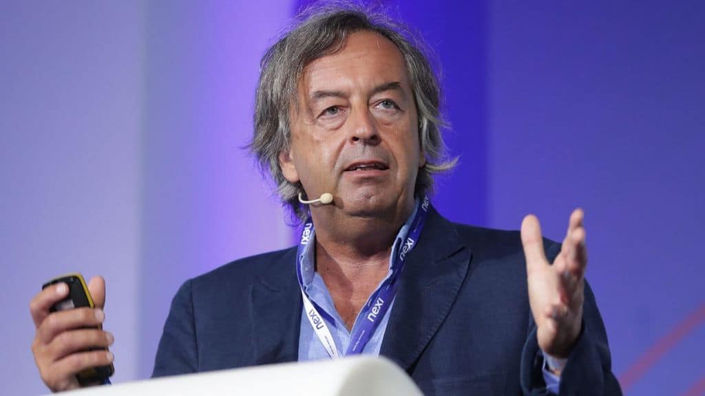 Roberto Burioni durante una conferenza