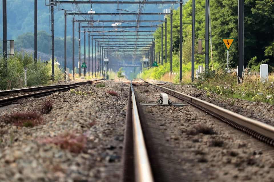 un binario del treno