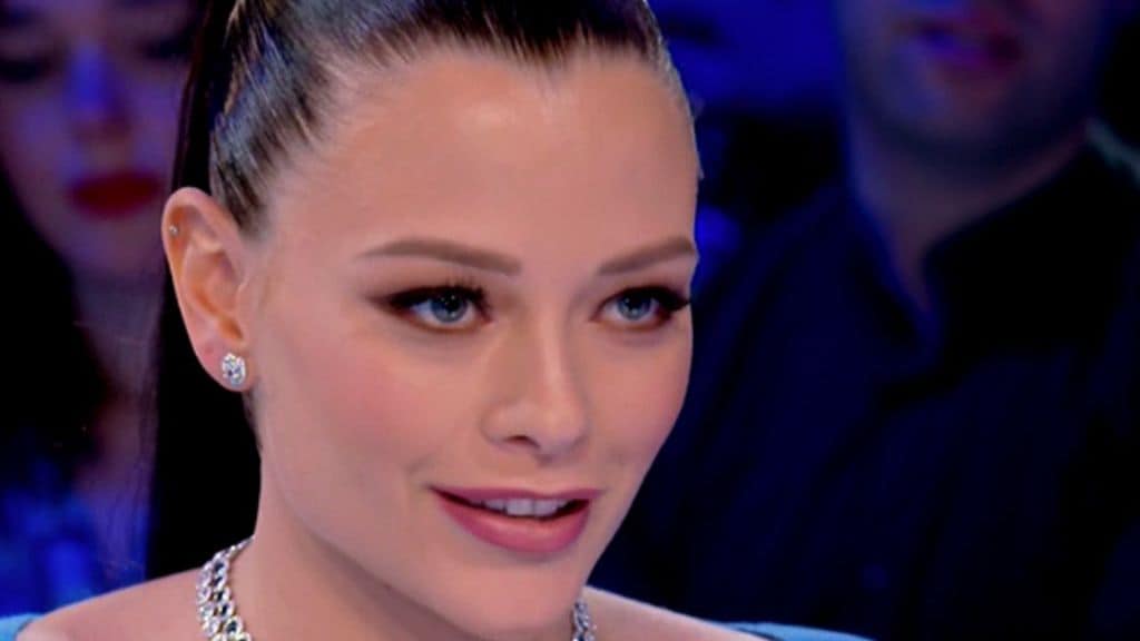 primo piano silvia provvedi a Verissimo