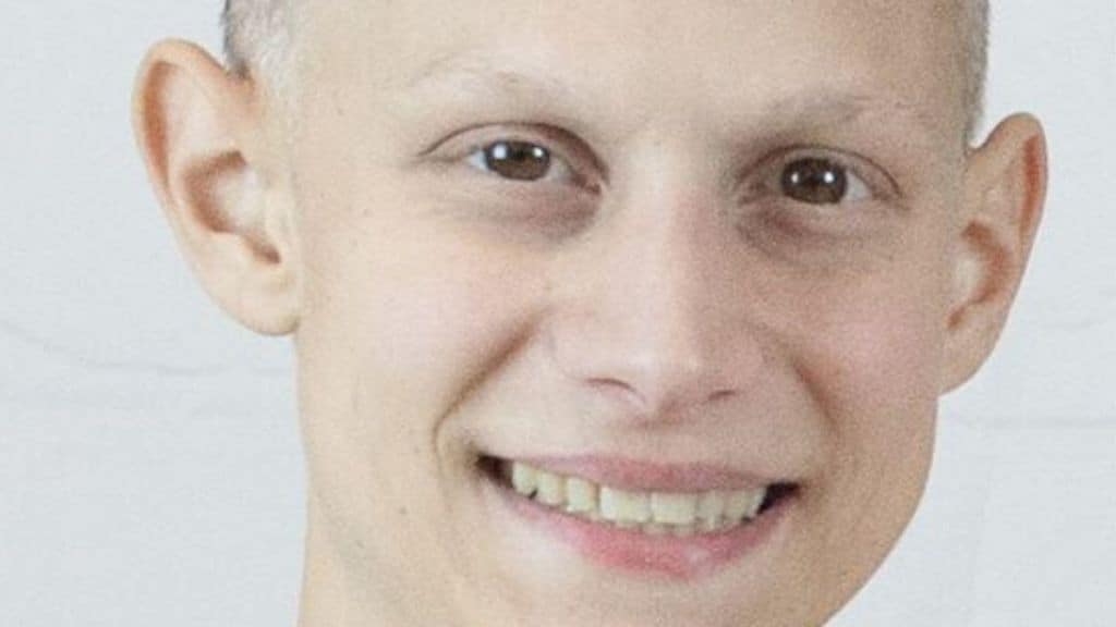 Steven Babbi sorridente e in primo piano