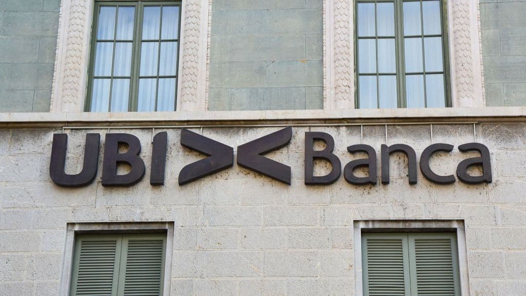 Intesa San Paolo, offerta notturna per acquisire Ubi Banca: borsa in fibrillazione