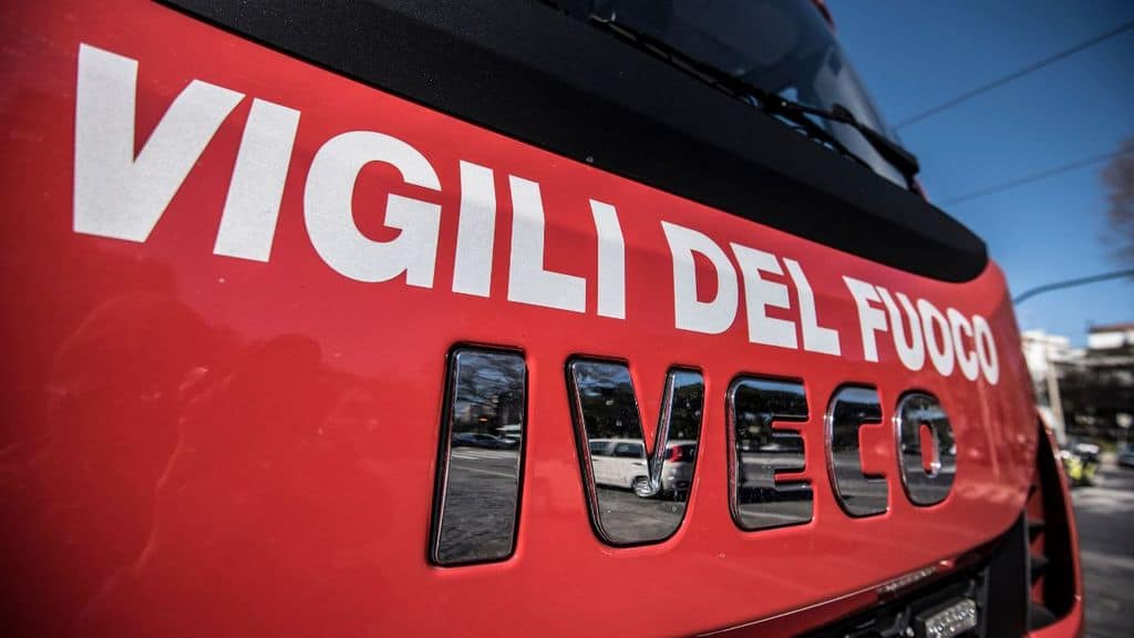 camionetta dei vigili del fuoco