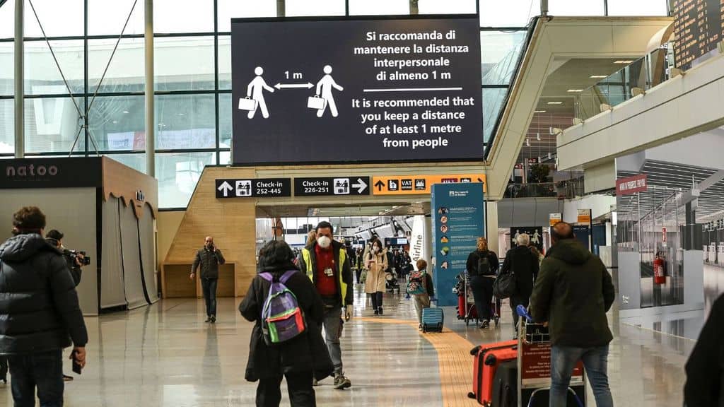 Code ai supermercati di tutta Italia. In Puglia aumentano i contagi da Coronavirus legati a chi è fuggito dalle regioni del Nord, nonostante gli appelli dei governatori delle regioni del Sud