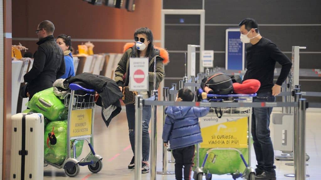 gente in aeroporto