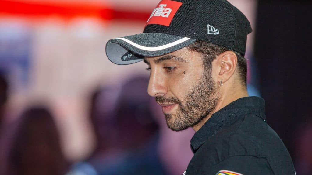 andrea iannone in tenuta sportiva