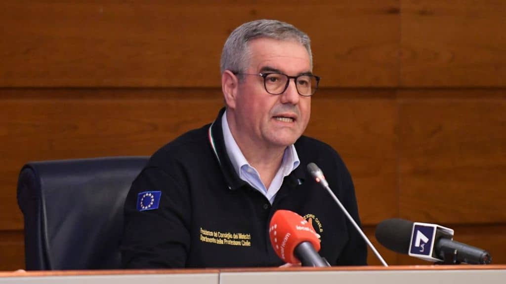 Angelo Borrelli durante la conferenza stampa