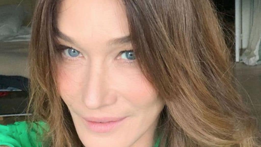 selfie carla bruni