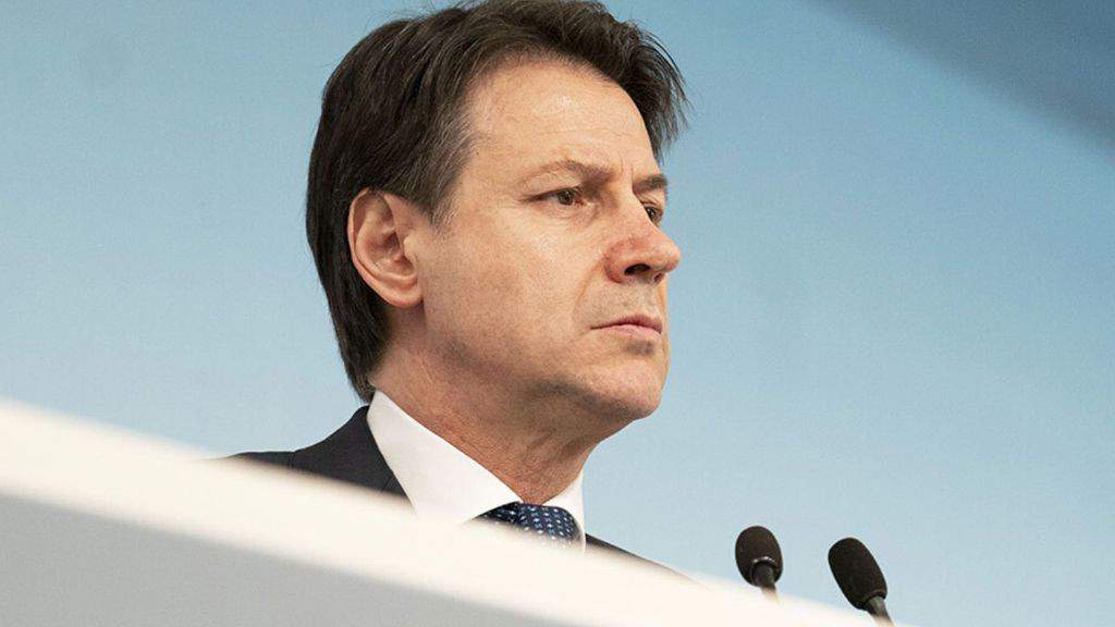 giuseppe conte in conferenza stampa