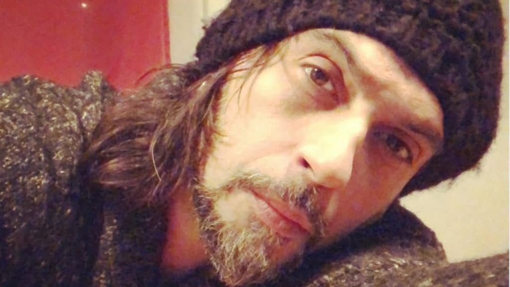 Francesco Sarcina racconta la sua vita sesso, droga e rock n’roll: “Ho sniffato le ceneri di mio padre” Francesco Sarcina racconta la sua vita sesso, droga e rock n’roll: “Ho sniffato le ceneri di mio padre”