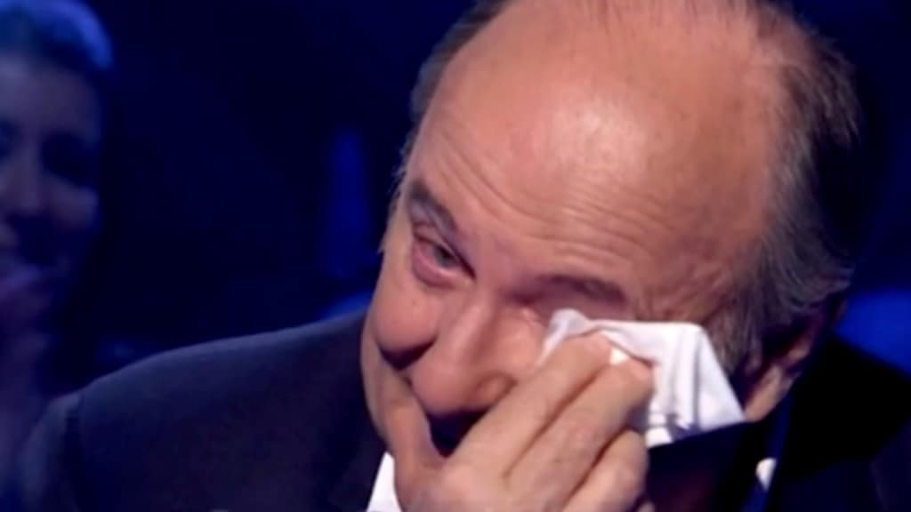 Gerry Scotti ricorda il papà a Chi vuol essere milionario e scoppia in lacrime