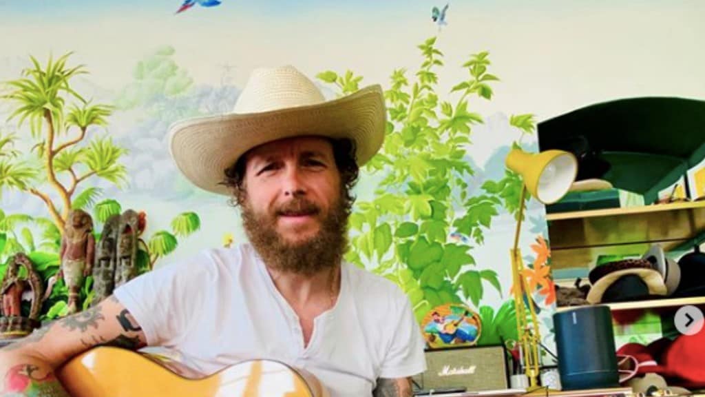 Jovanotti con la chitarra