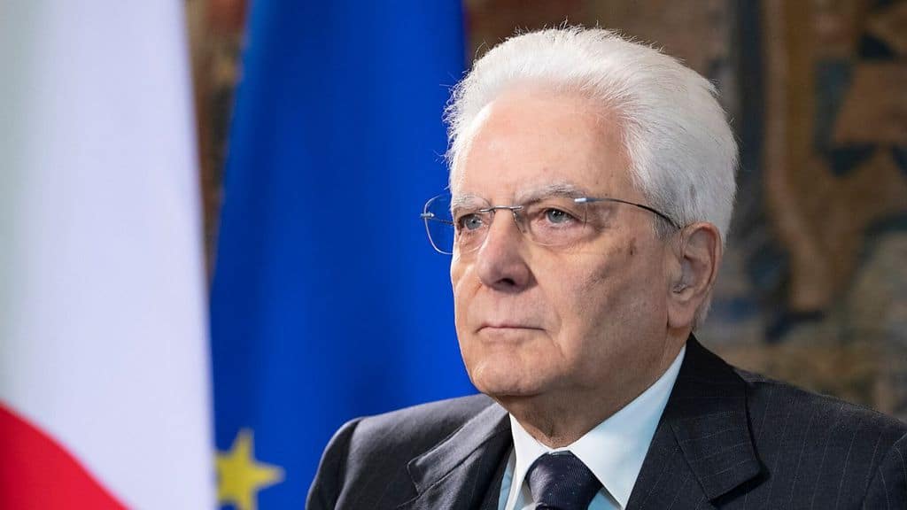 Sergio Mattarella in primo piano