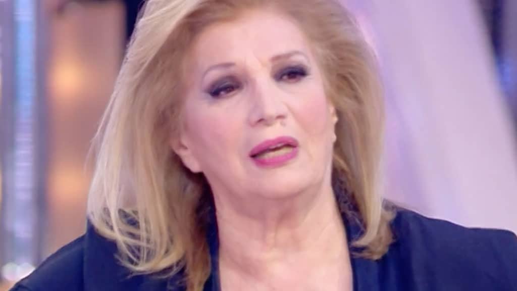 Iva Zanicchi e il Covid: salvata da un inviato de Le Iene Iva Zanicchi e il Covid: salvata da un inviato de Le Iene