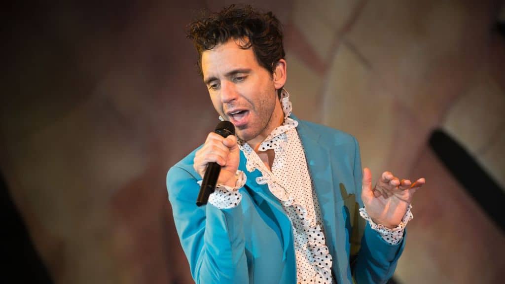 Mika durante un concerto