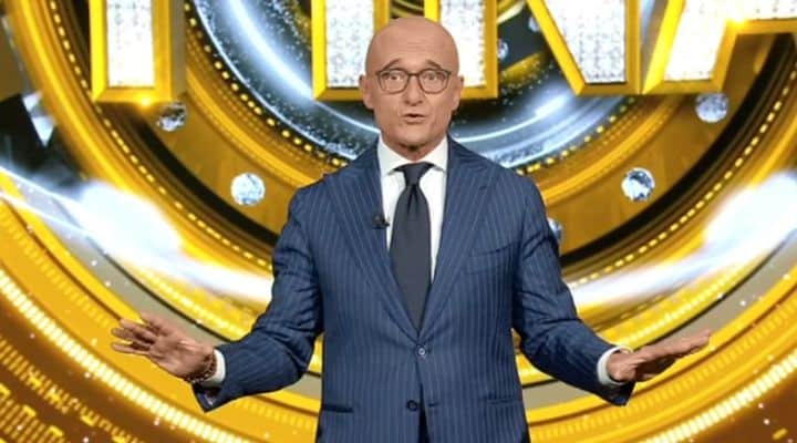 Alfonso Signorini annuncia il vincitore del GF Vip