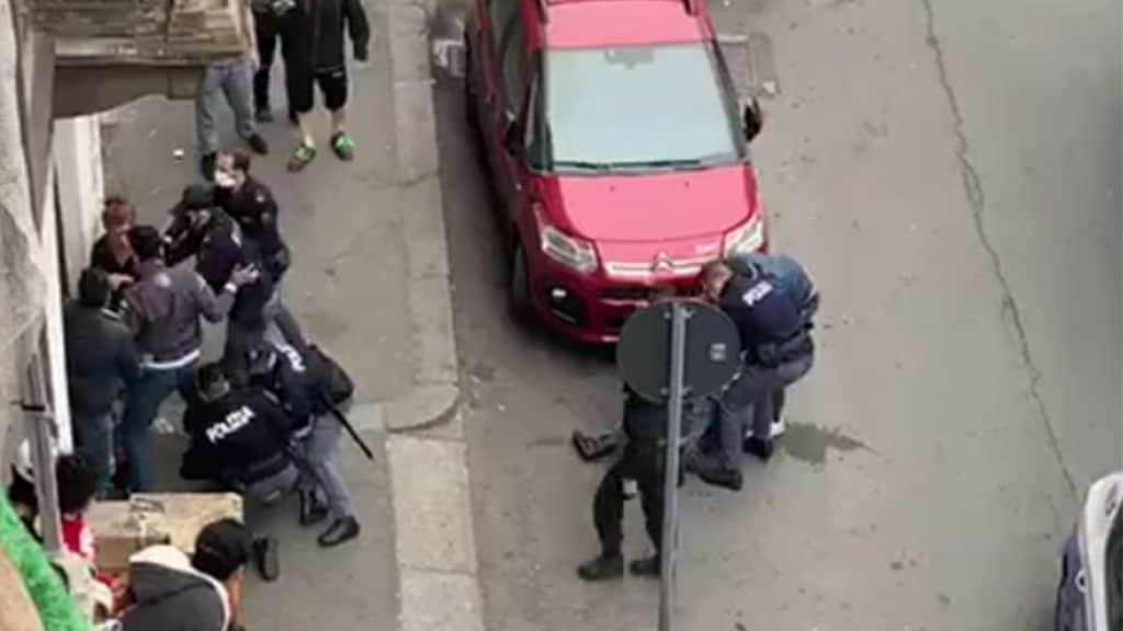 arresto della polizia a barriera di milano