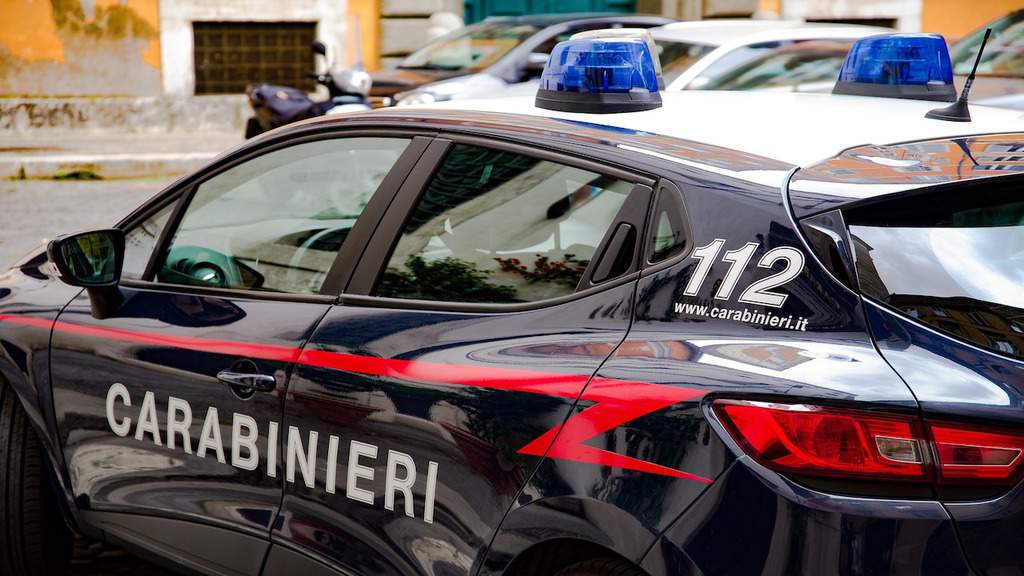 Macchina carabinieri