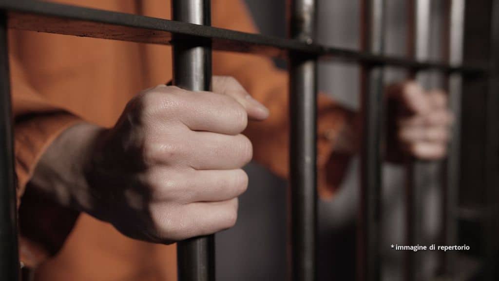 Un detenuto in carcere