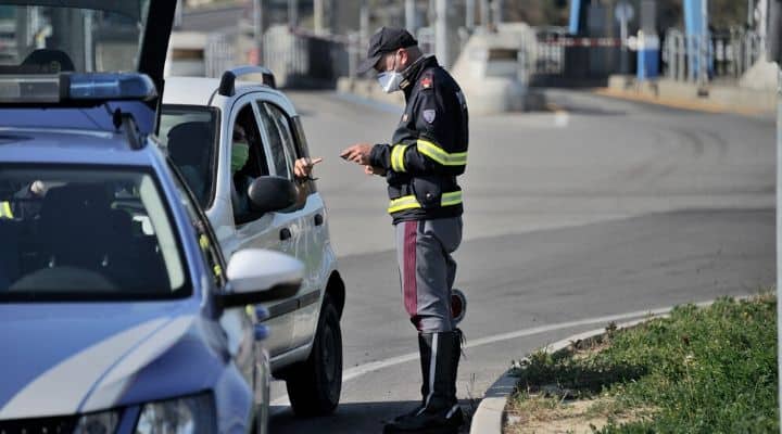 Controlli in strada della polizia