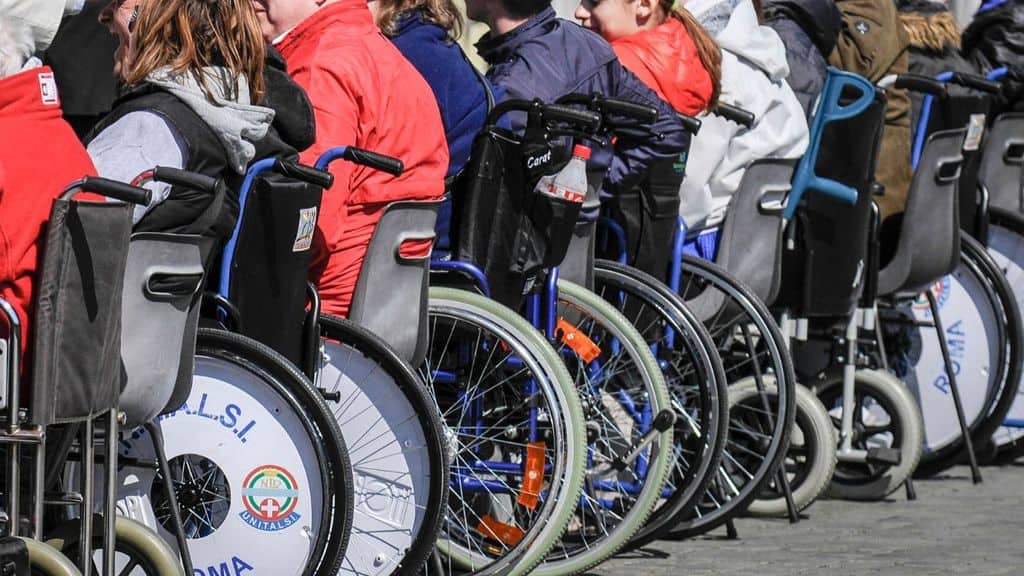 disabili sulle carrozzine