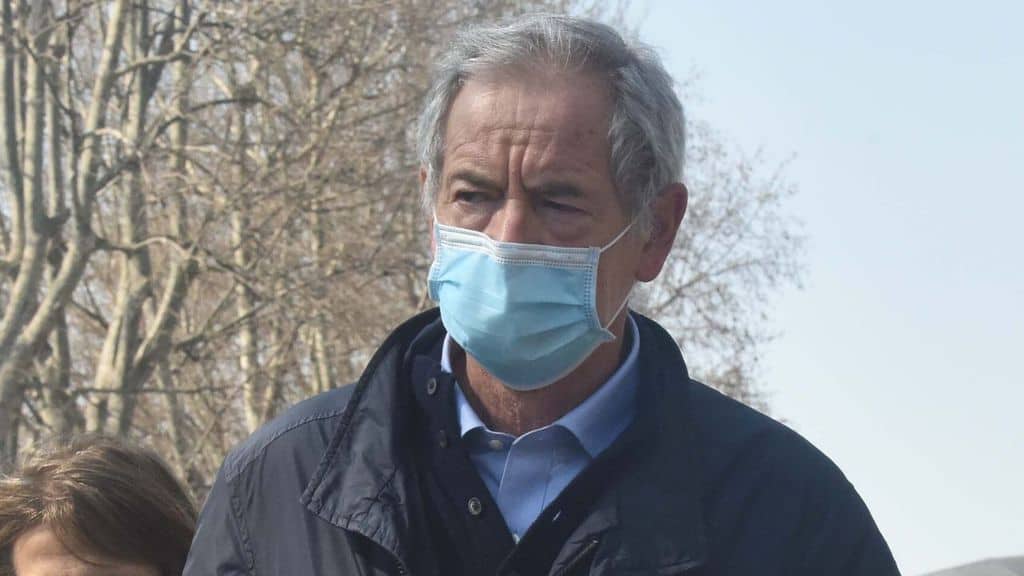 guido bertolaso con la mascherina