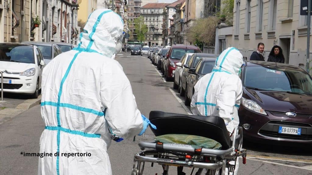 medici per strada coronavirus