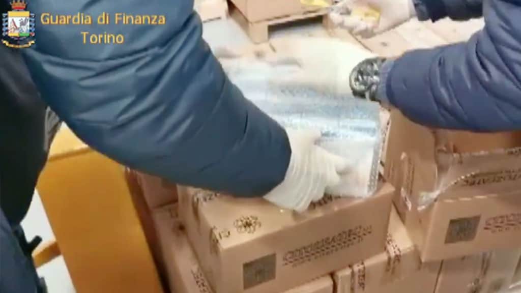 prodotti sequestrati dalla Guardia di Finanza