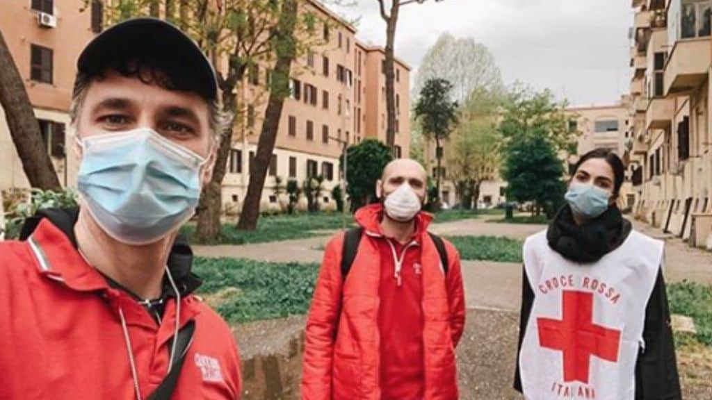 Covid-19, Raoul Bova e Rocio Munoz Morales in aiuto della Croce Rossa