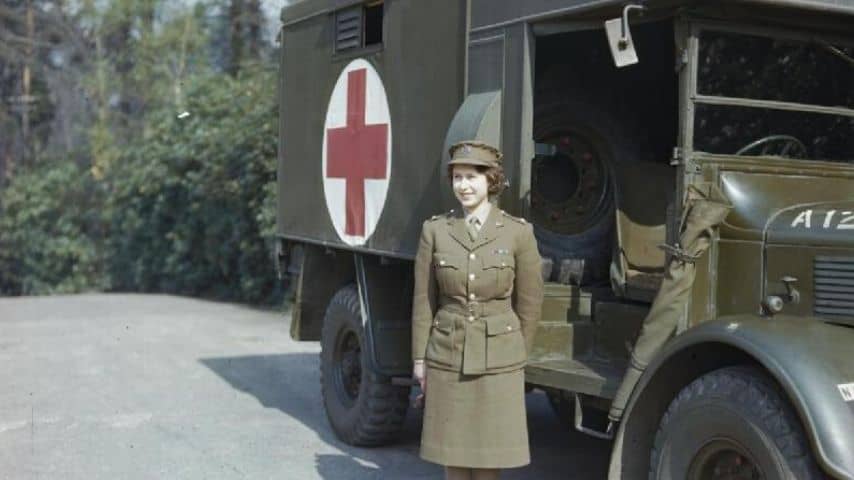La regina Elisabetta durante il servizio militare presso l'ATS