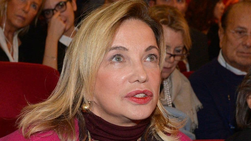 simona izzo in primo piano