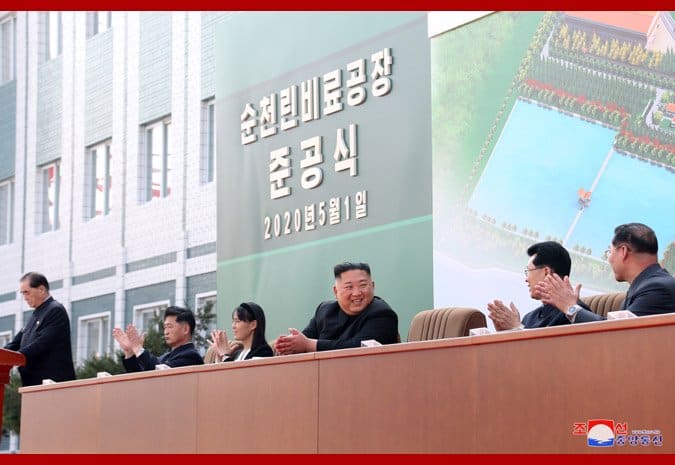 Kim Jong-un inaugura una fabbrica