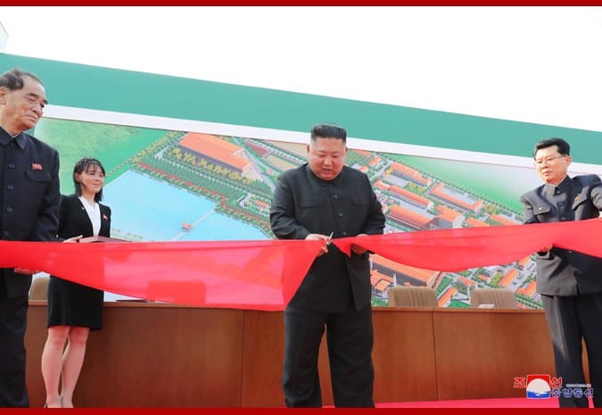Kim Jong-un inaugura una fabbrica