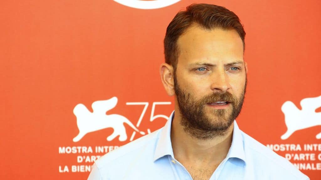 Alessandro Borghi in primo piano