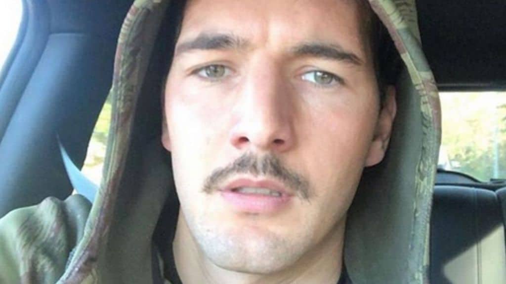 andrea preti, selfie con cappuccio in testa