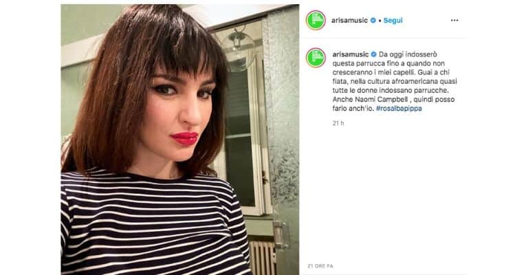 La cantante Arisa si mostra con una parrucca