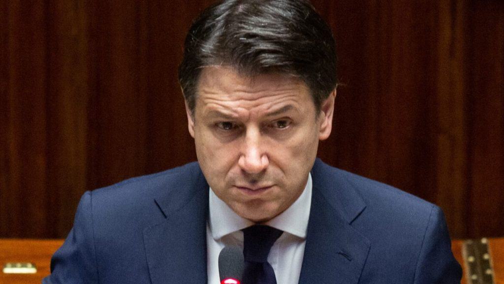Conte in Senato: “Complicato governare con chi mina un equilibrio politico” Conte in Senato: “Complicato governare con chi mina un equilibrio politico”