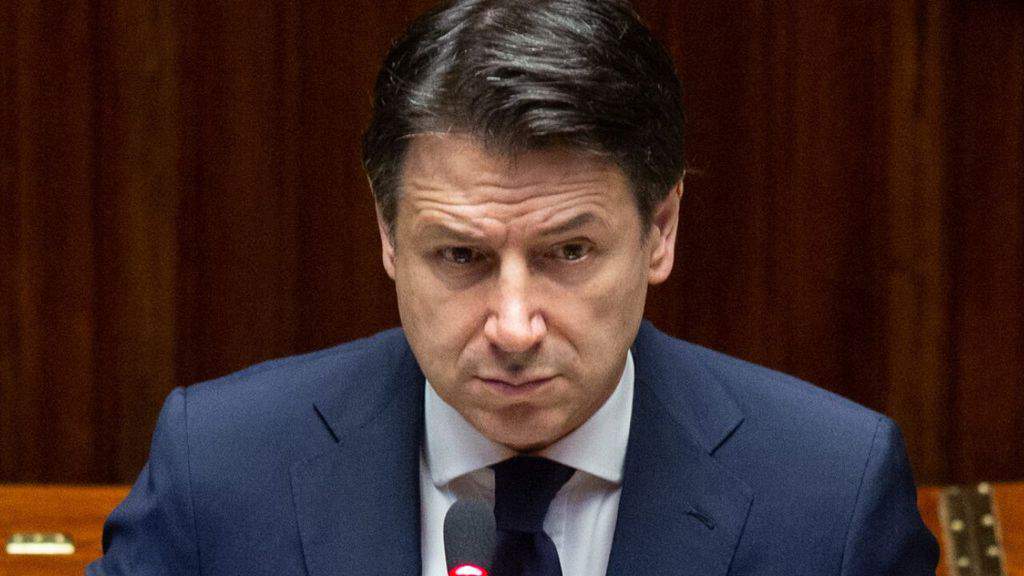 Giuseppe Conte in primo piano