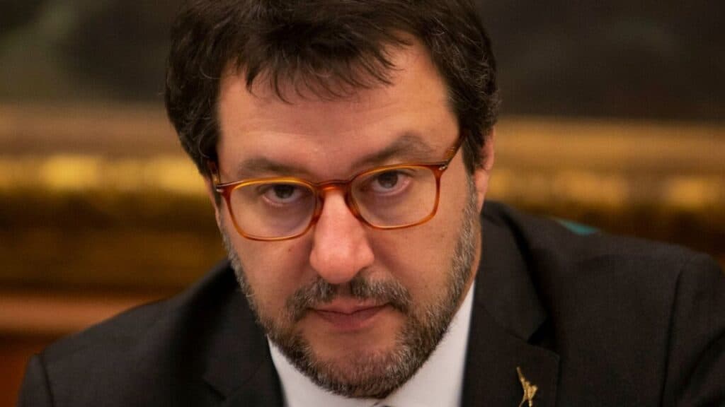 Incidente in bici per Matteo Salvini