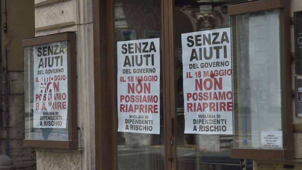 un negozio chiuso per l'emergenza coronavirus