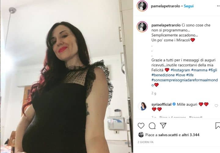 Pamela Petrarolo con il pancione in un post su Instagram