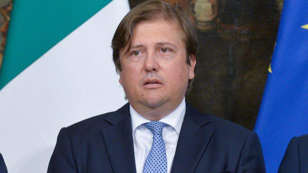 Primo piano del viceministro della Salute Pierpaolo Sileri
