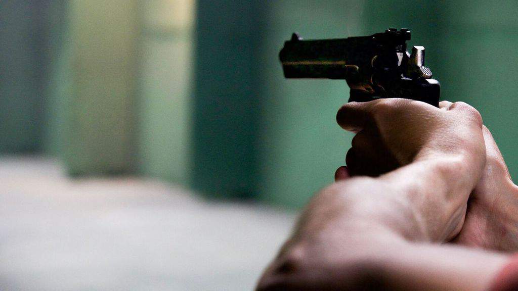 Ex guardia giurata spara alla moglie e al figlio, poi si uccide. Omicidio-suicidio a Primavalle (Roma)