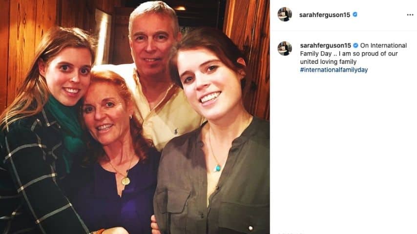 La foto di famiglia postata da Sarah Ferguson su Instagram