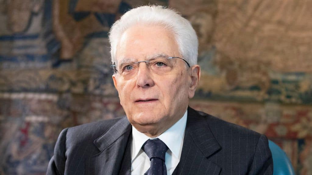 Sergio Mattarella durante un discorso