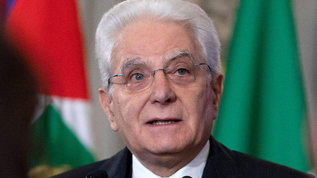 Sergio Mattarella in primo piano