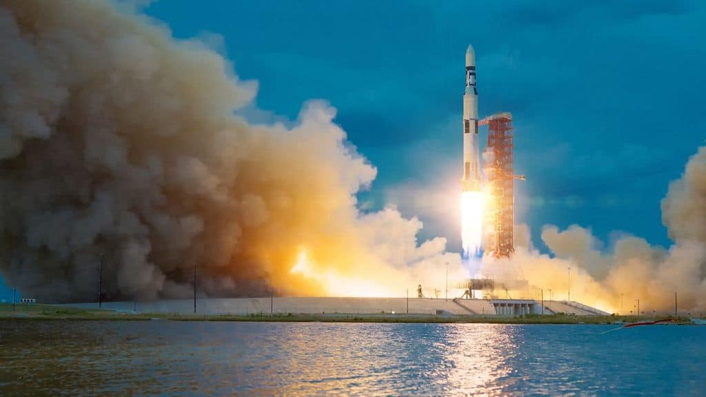 uno dei razzi di SpaceX in fase di lancio