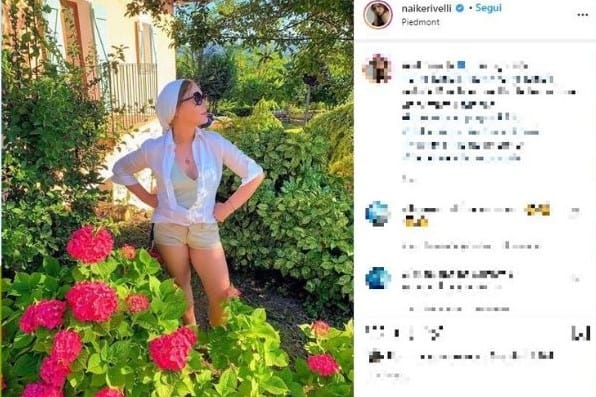 Ornella Muti viene fotografata nel suo giardino dalla figlia Naike Rivelli