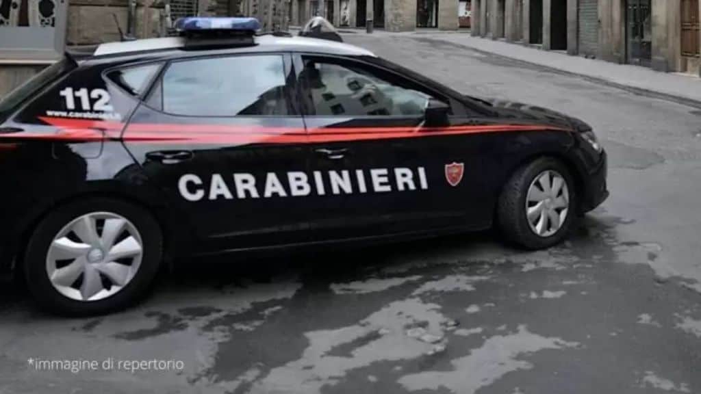 Tragedia a Lecco: 2 bambini morti strangolati. Il padre si suicida: si stava separando dalla moglie
