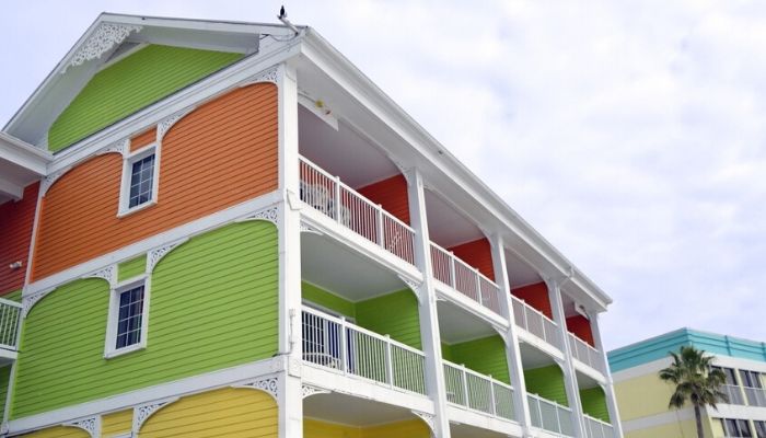 Un condominio colorato